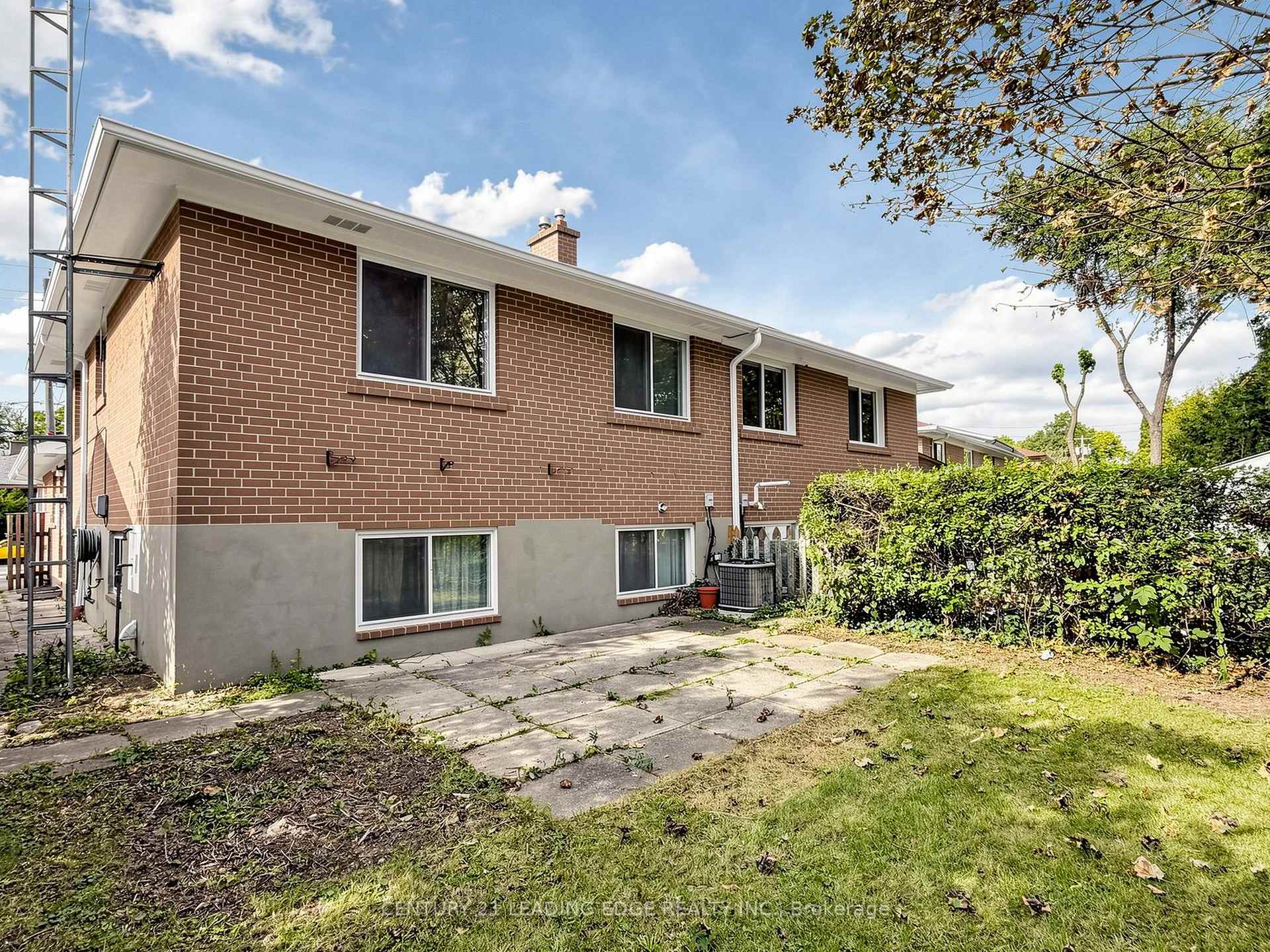 Photo 35 of 219 Lynedock Crescent, North York, Parkwoods-Donalda — HOMEH