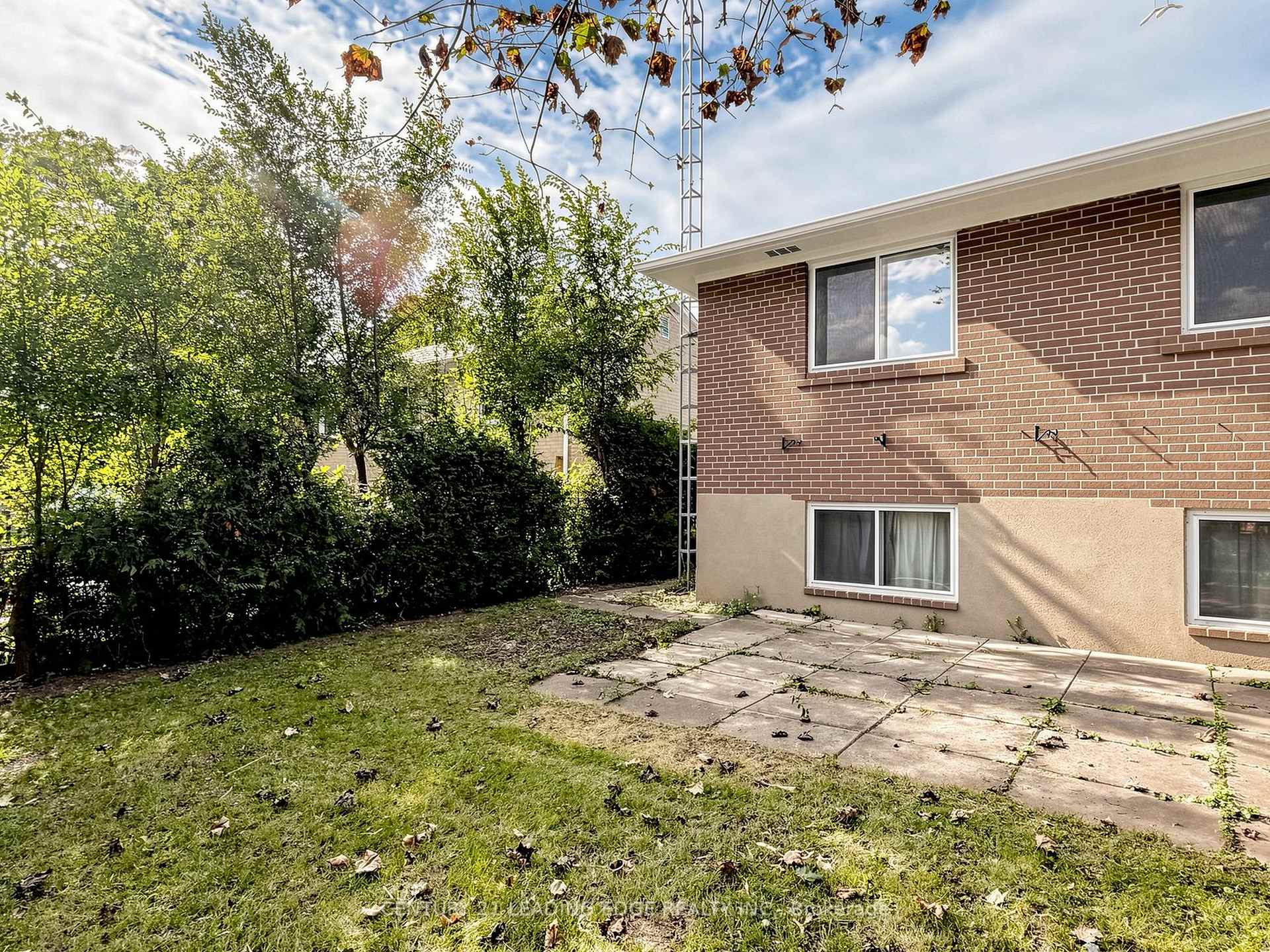 Photo 36 of 219 Lynedock Crescent, North York, Parkwoods-Donalda — HOMEH