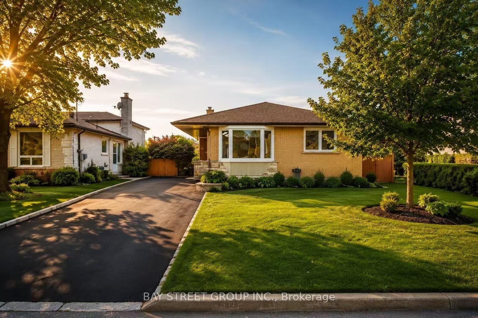Photo 63 of 60 Warner Avenue, North York, Victoria Village — HOMEH