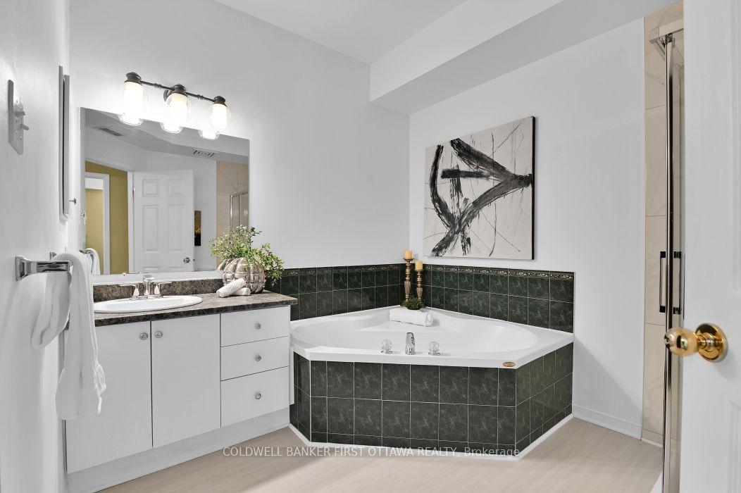 Photo 18 of 99 Robson Court, Ottawa, Kanata - Kanata Lakes/Heritage Hills — HOMEH