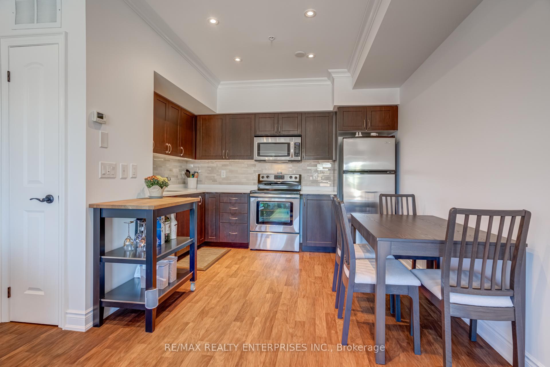 Photo 4 of Unit 209, 25 Richgrove Drive, Etobicoke, Willowridge-Martingrove-Richview — HOMEH