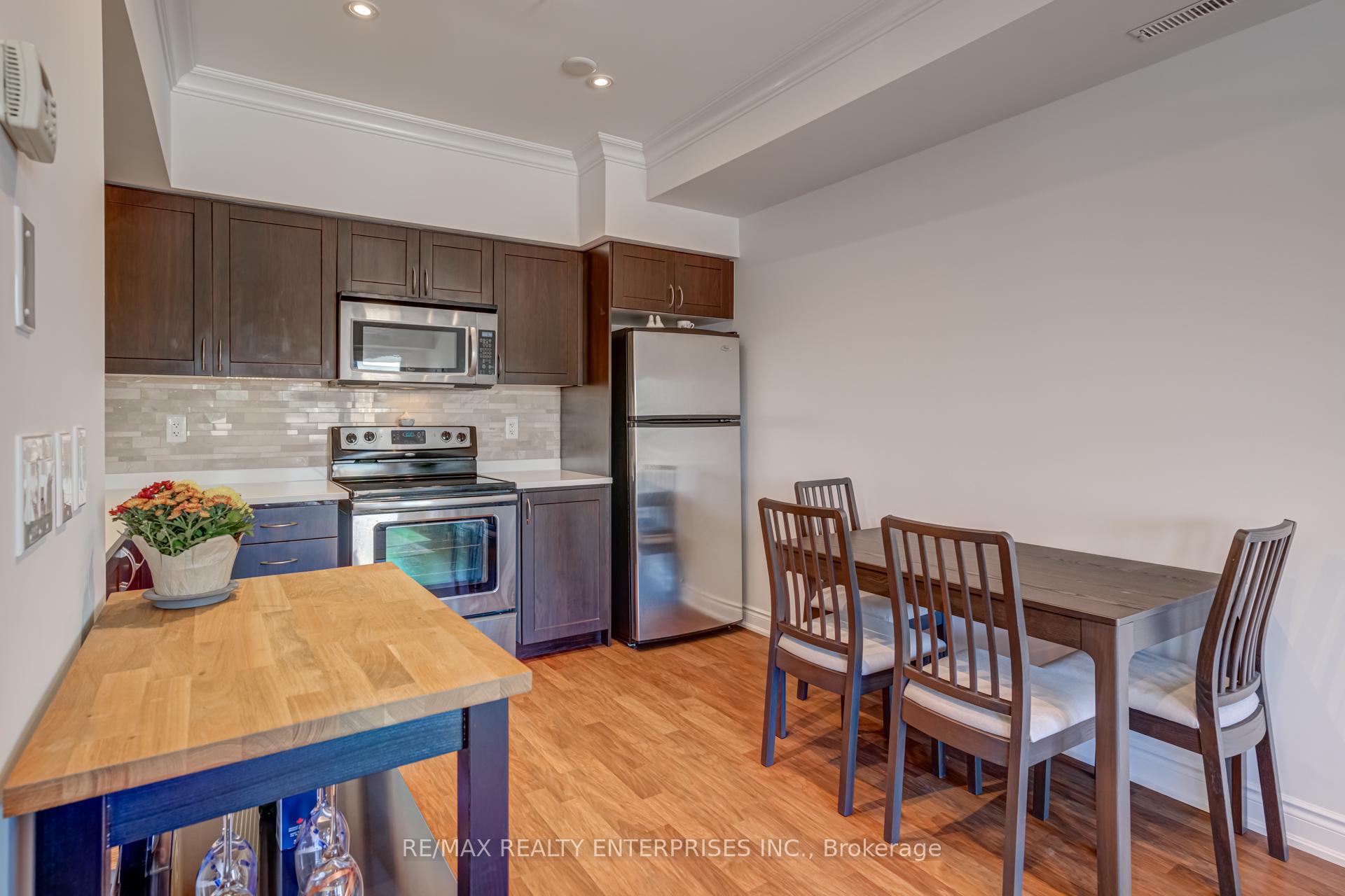 Photo 6 of Unit 209, 25 Richgrove Drive, Etobicoke, Willowridge-Martingrove-Richview — HOMEH