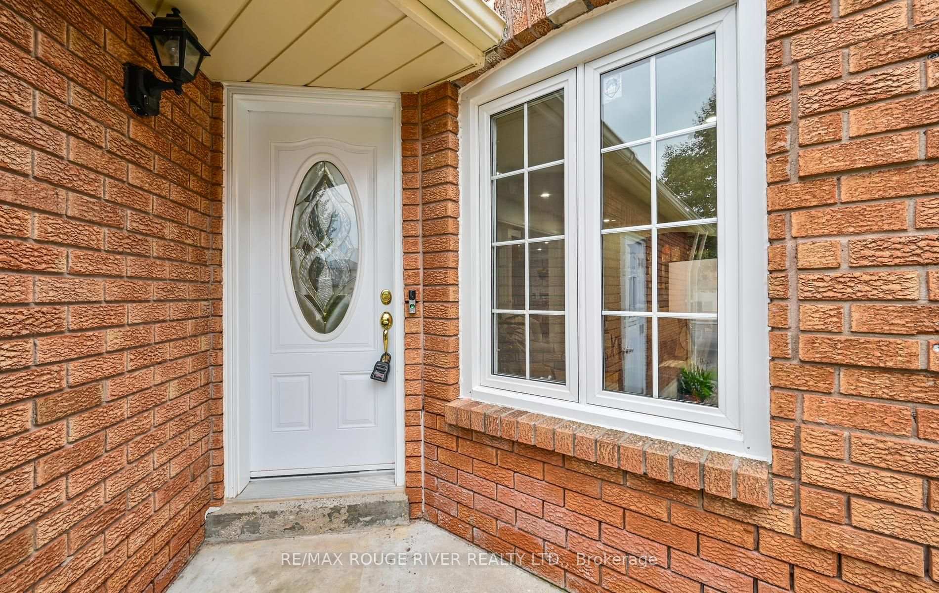 Photo 2 of 33 Rangeley Drive, Scarborough, Rouge — HOMEH