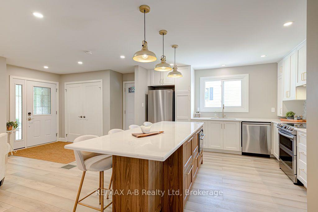 Photo 12 of 159 Lightbourne Avenue, Stratford — HOMEH