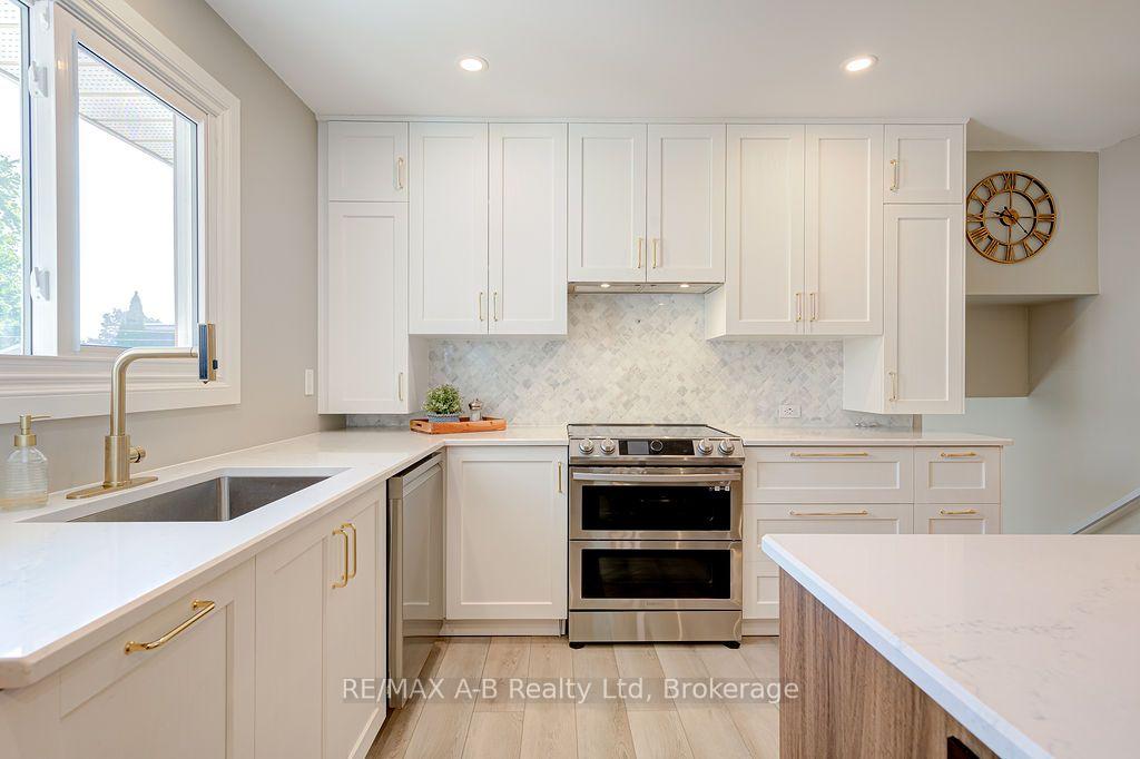 Photo 14 of 159 Lightbourne Avenue, Stratford — HOMEH