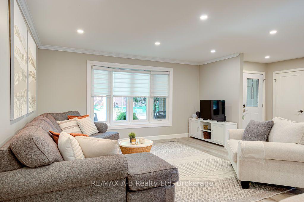 Photo 16 of 159 Lightbourne Avenue, Stratford — HOMEH