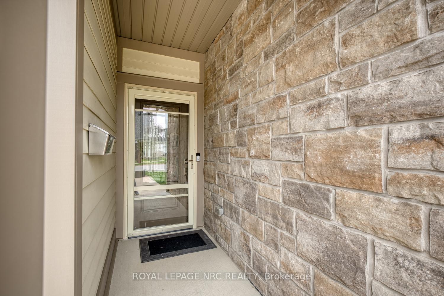 Photo 4 of 23 Francescso Crescent, St. Catharines, Rykert/Vansickle — HOMEH
