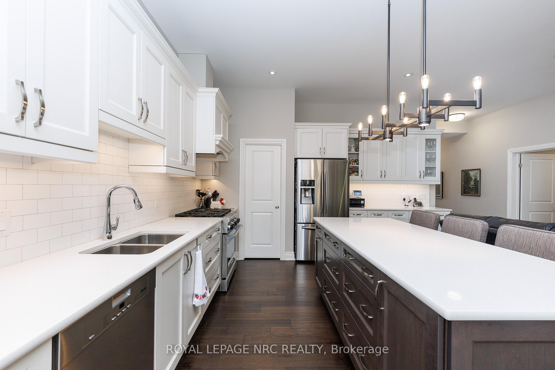 Photo 7 of 23 Francescso Crescent, St. Catharines, Rykert/Vansickle — HOMEH