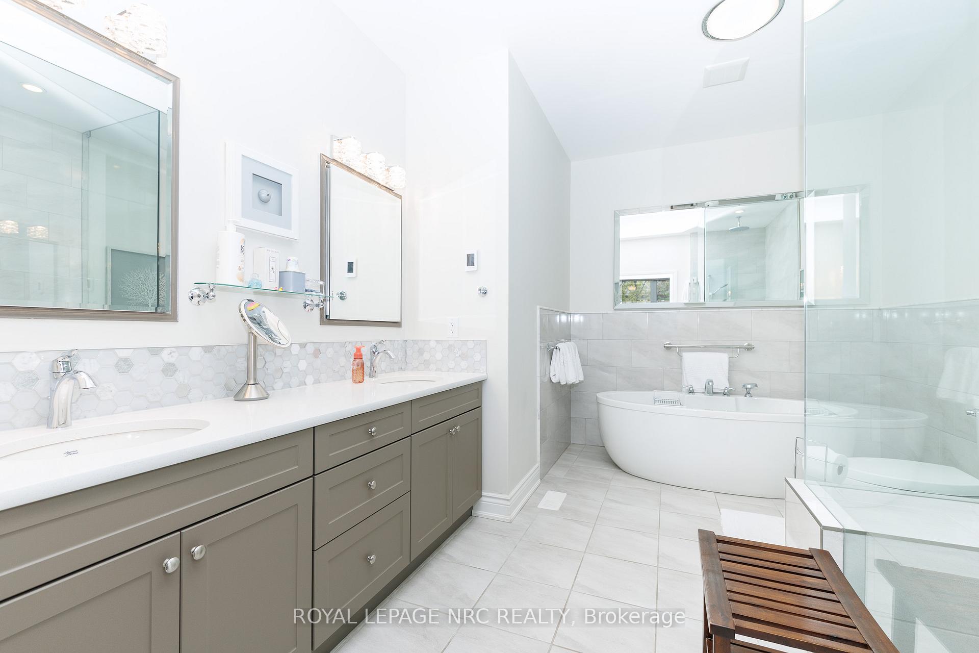 Photo 19 of 23 Francescso Crescent, St. Catharines, Rykert/Vansickle — HOMEH