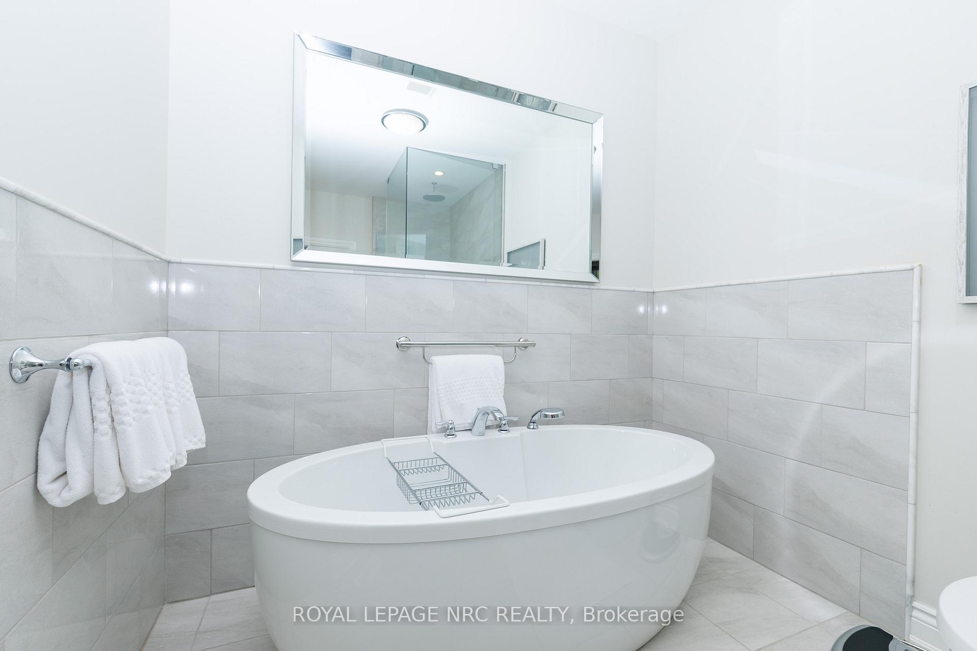 Photo 21 of 23 Francescso Crescent, St. Catharines, Rykert/Vansickle — HOMEH