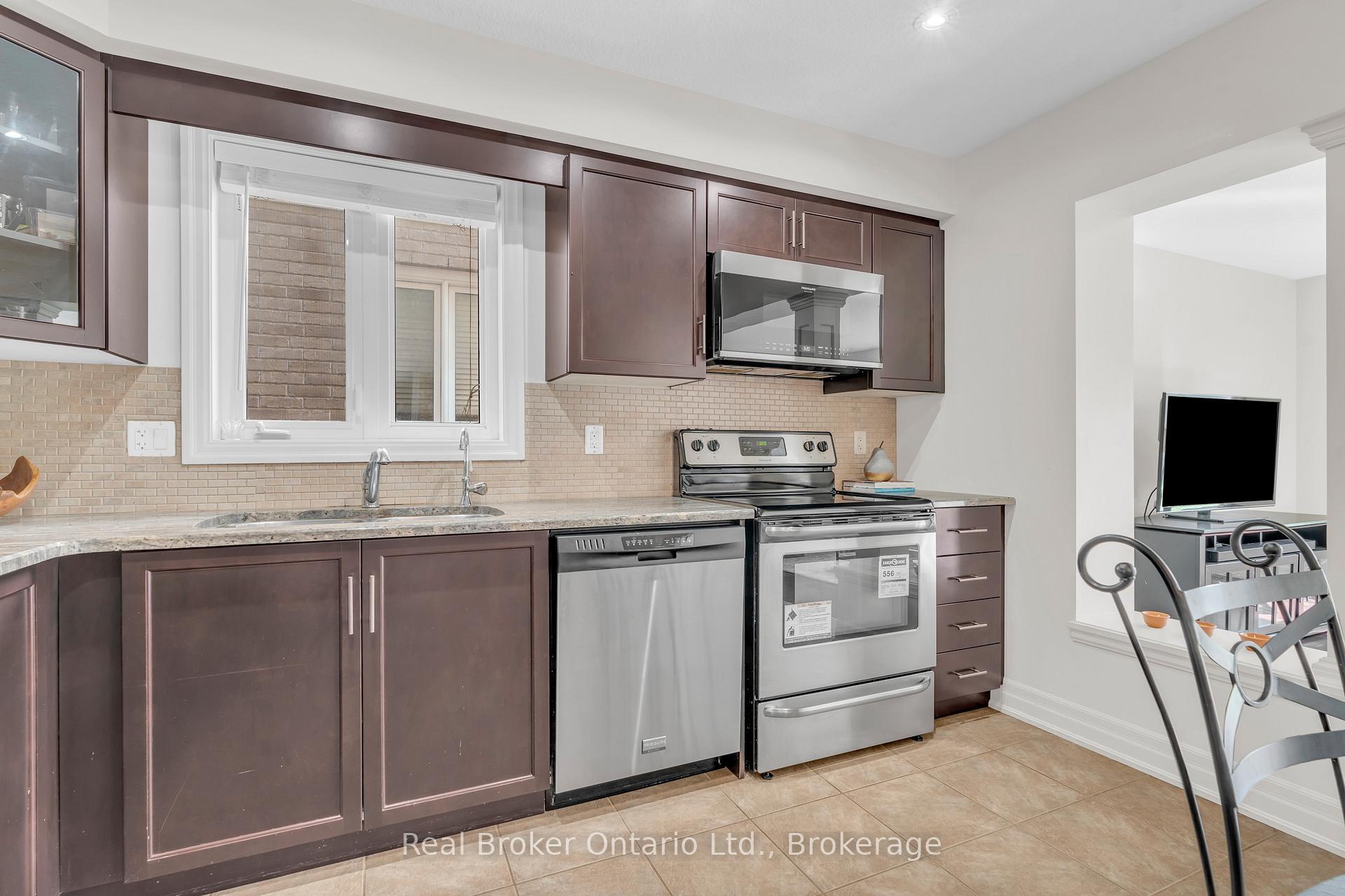 Photo 10 of 41 Samuel Drive, Guelph, Pineridge/Westminster Woods — HOMEH