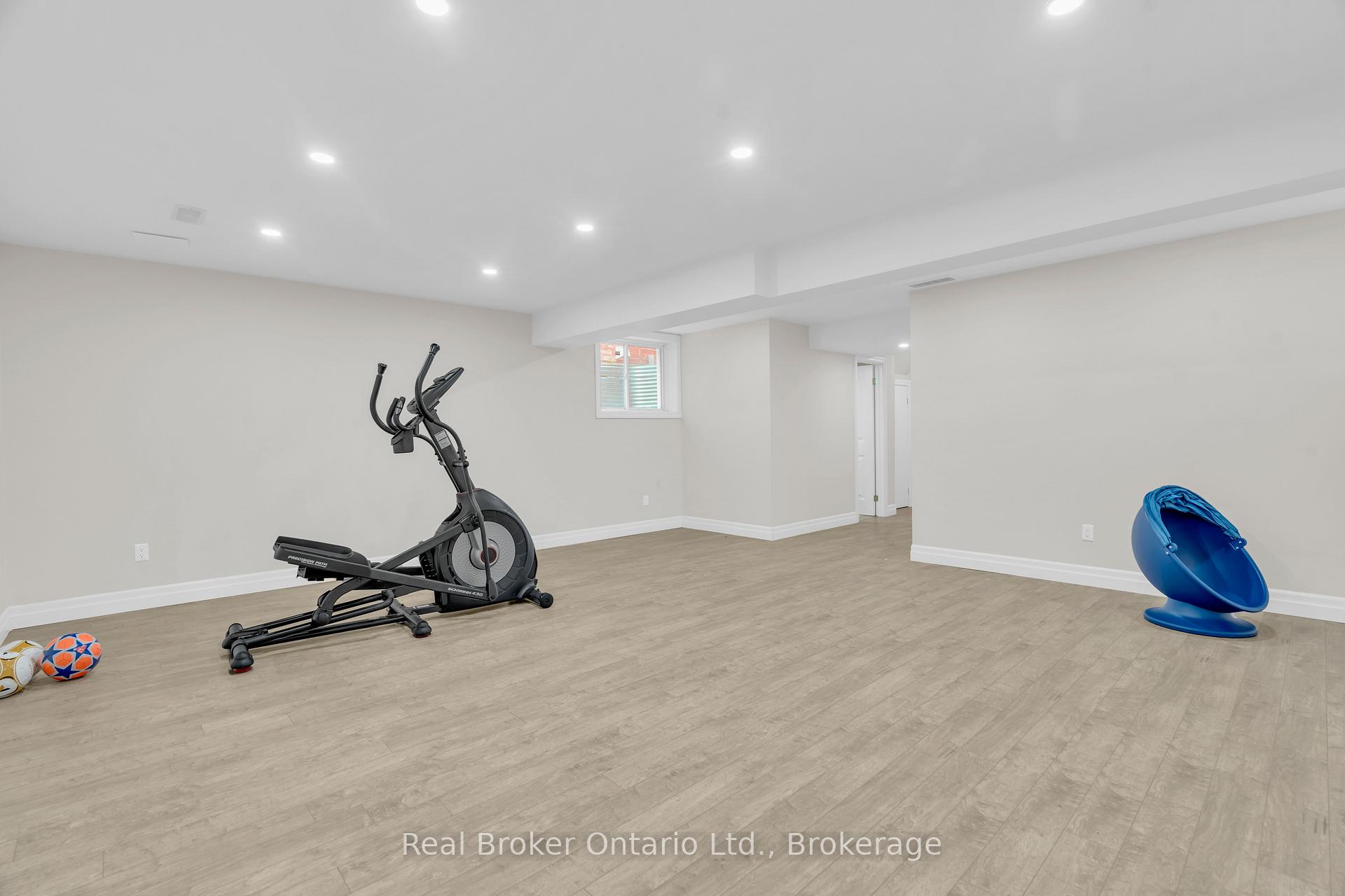 Photo 33 of 41 Samuel Drive, Guelph, Pineridge/Westminster Woods — HOMEH