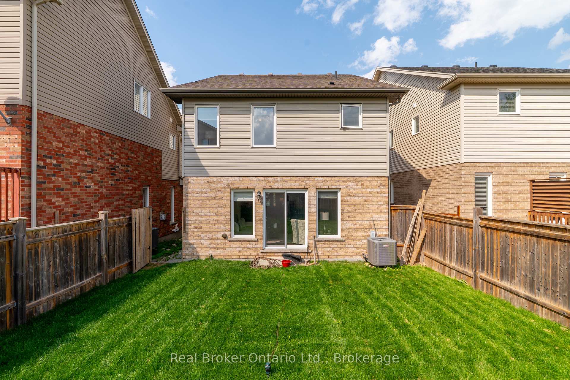 Photo 37 of 41 Samuel Drive, Guelph, Pineridge/Westminster Woods — HOMEH
