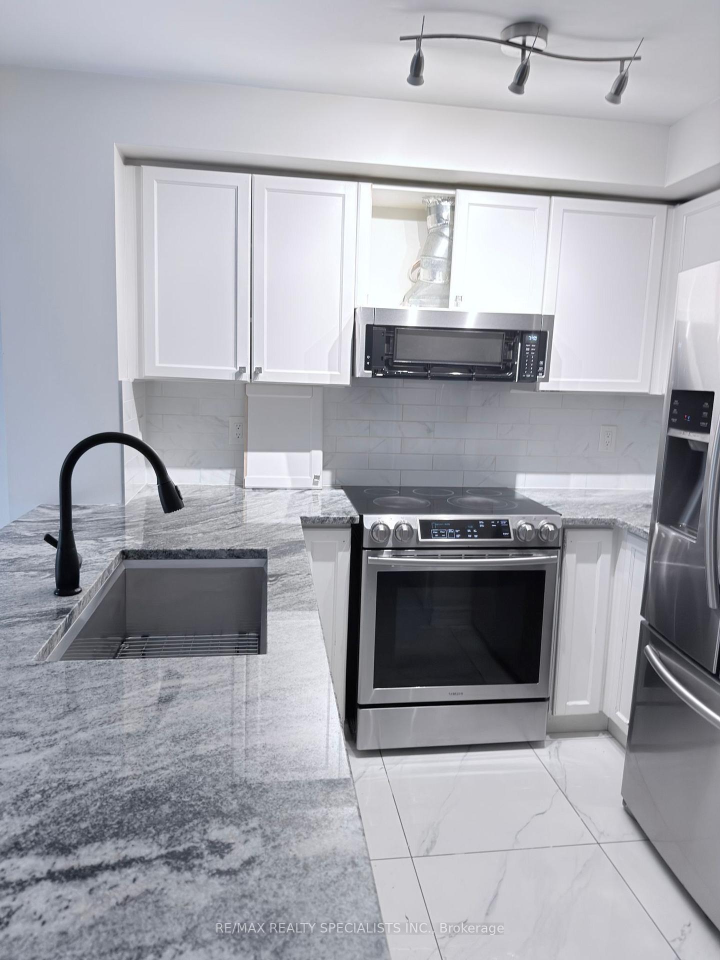 Photo 2 of Unit 17, 3250 Bentley Drive, Mississauga, Churchill Meadows — HOMEH