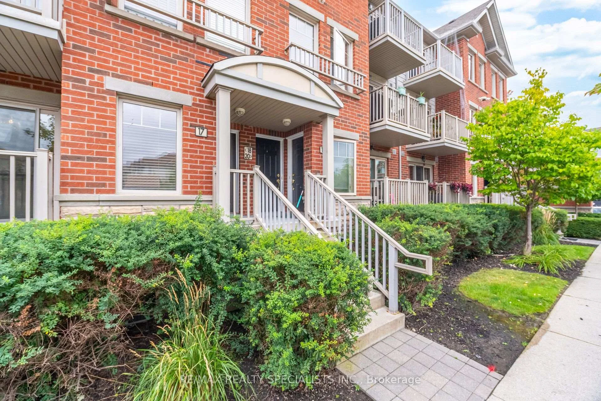 Photo 4 of Unit 17, 3250 Bentley Drive, Mississauga, Churchill Meadows — HOMEH