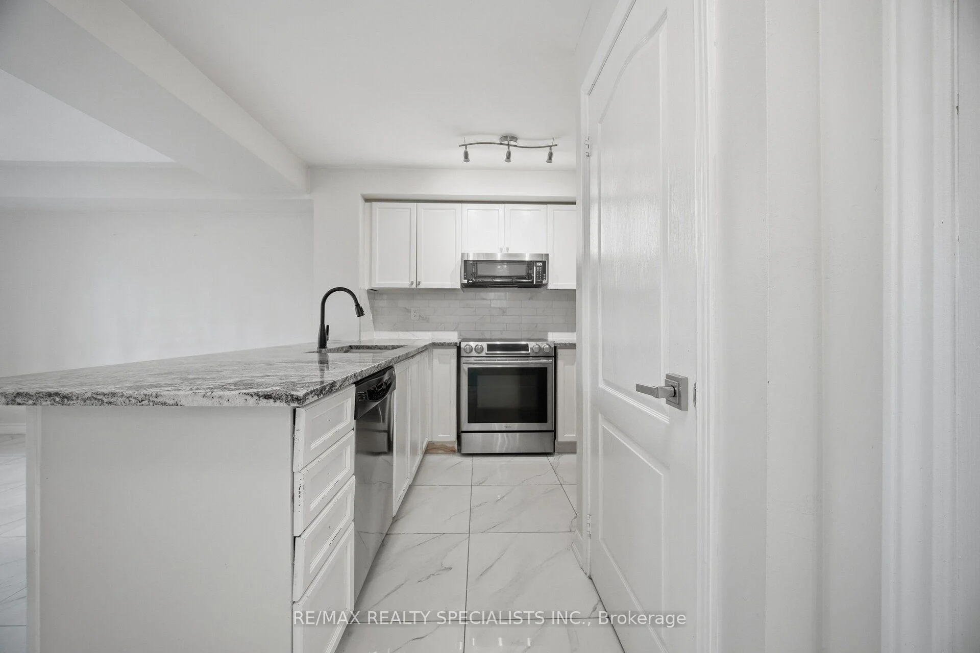 Photo 10 of Unit 17, 3250 Bentley Drive, Mississauga, Churchill Meadows — HOMEH