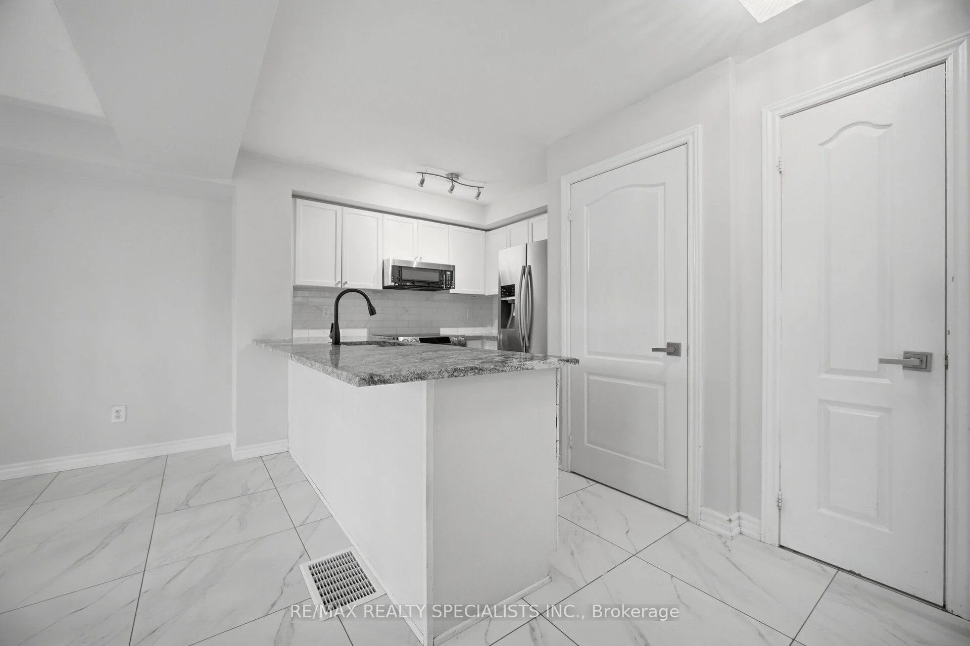 Photo 11 of Unit 17, 3250 Bentley Drive, Mississauga, Churchill Meadows — HOMEH