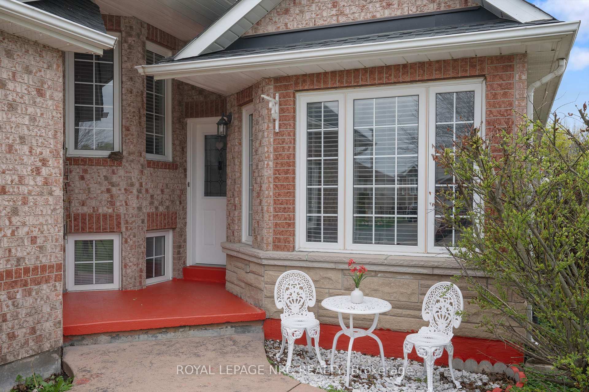 Photo 2 of 147 St Lawrence Drive, Welland, N. Welland — HOMEH