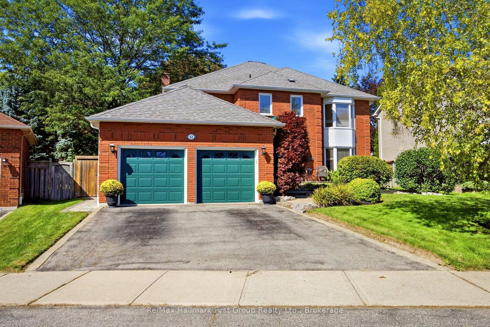Photo 2 of 41 Bancroft Crescent, Whitby, Williamsburg — HOMEH