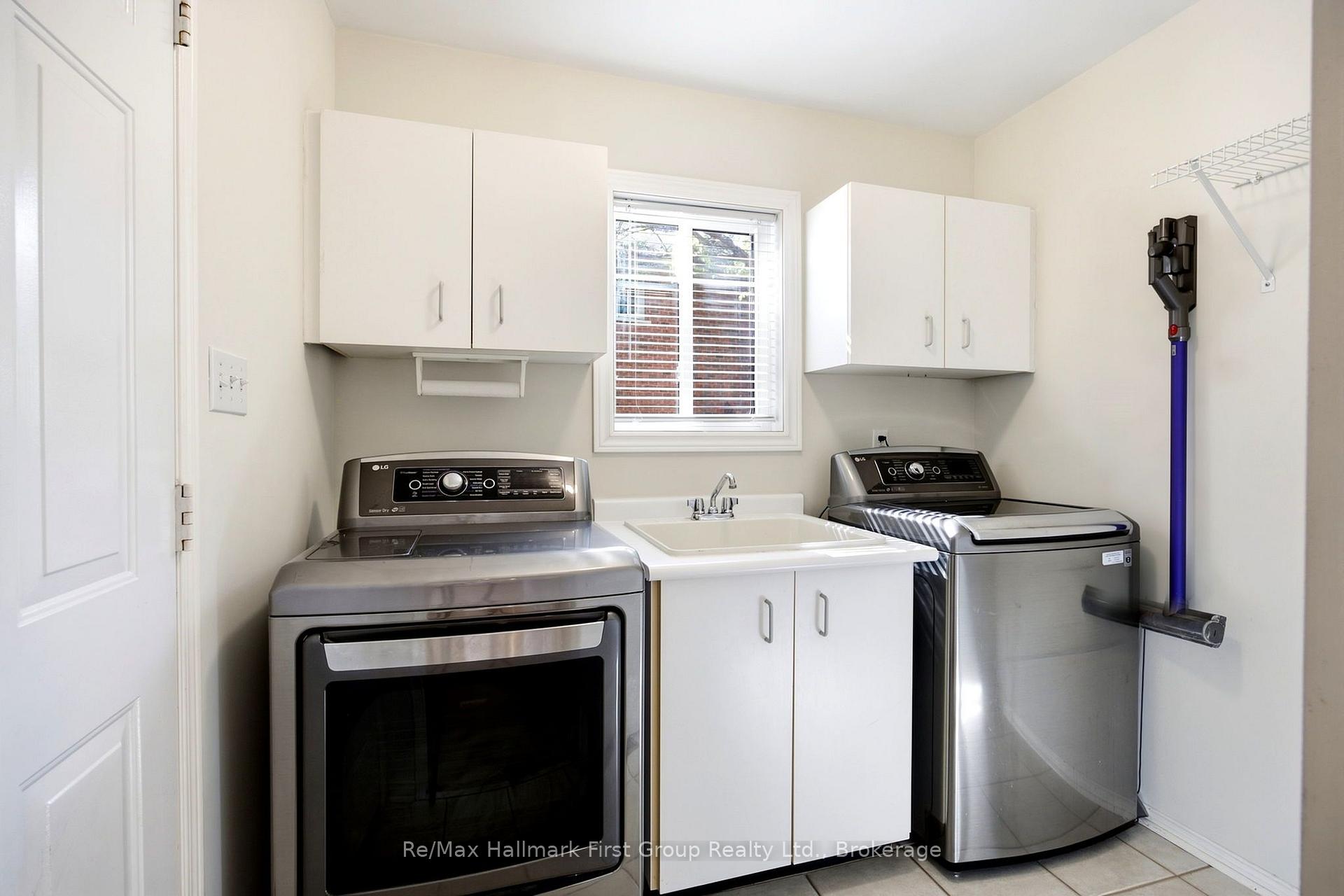 Photo 8 of 41 Bancroft Crescent, Whitby, Williamsburg — HOMEH