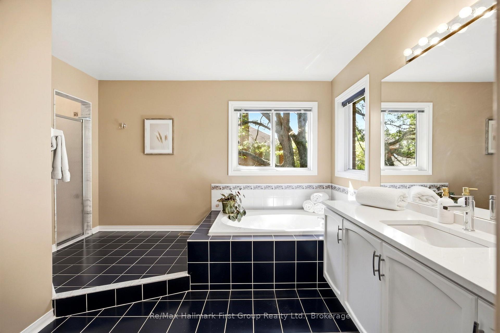 Photo 37 of 41 Bancroft Crescent, Whitby, Williamsburg — HOMEH