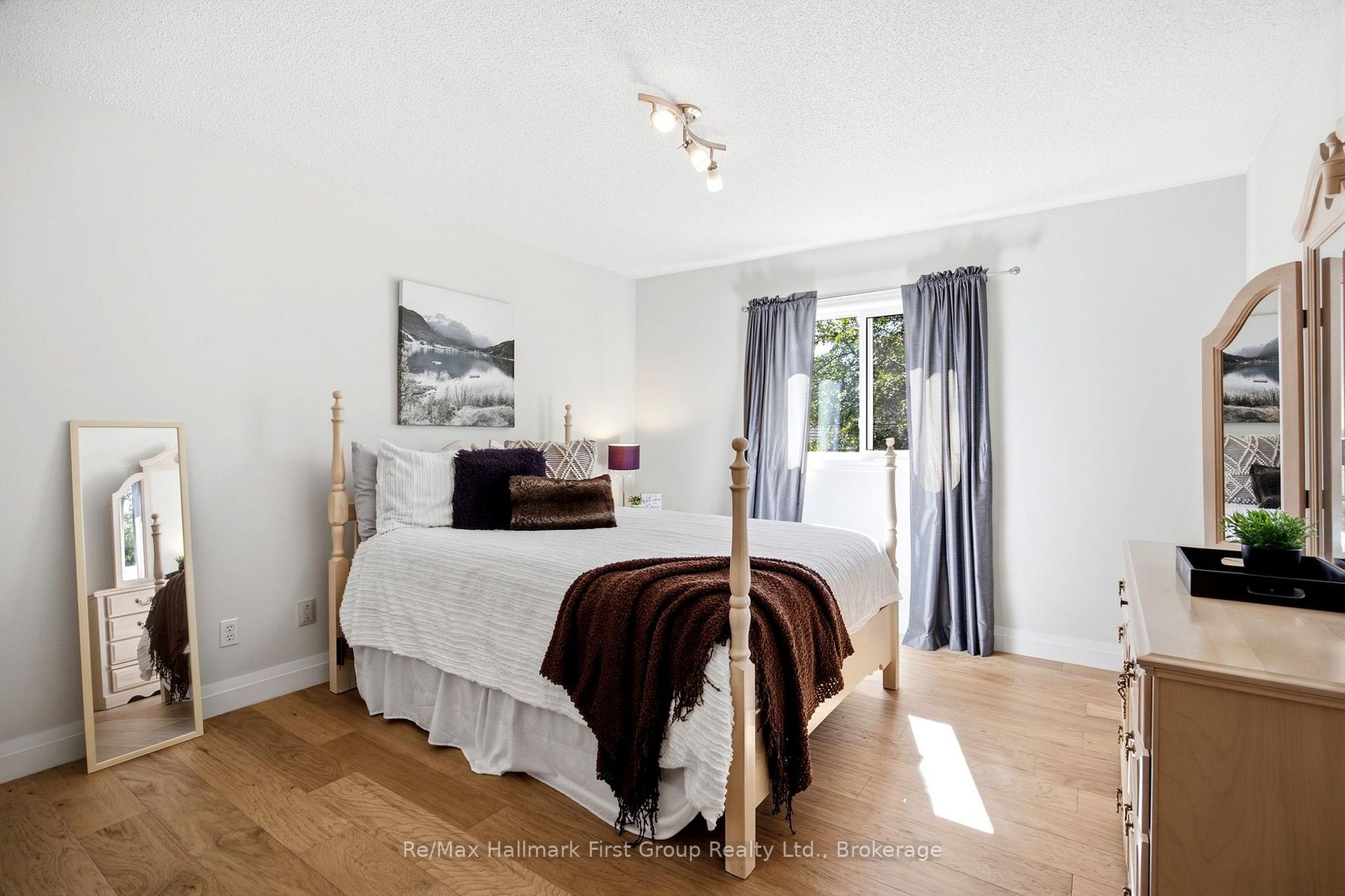 Photo 41 of 41 Bancroft Crescent, Whitby, Williamsburg — HOMEH