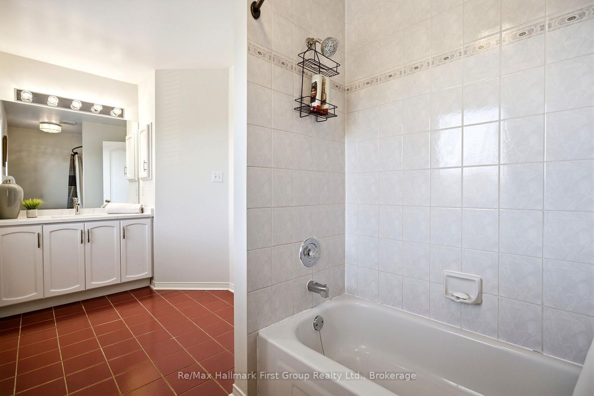 Photo 44 of 41 Bancroft Crescent, Whitby, Williamsburg — HOMEH