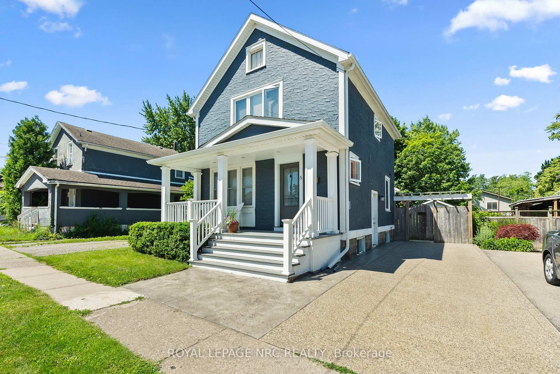 Photo 3 of 5 Greenlaw Place, St. Catharines, Downtown — HOMEH