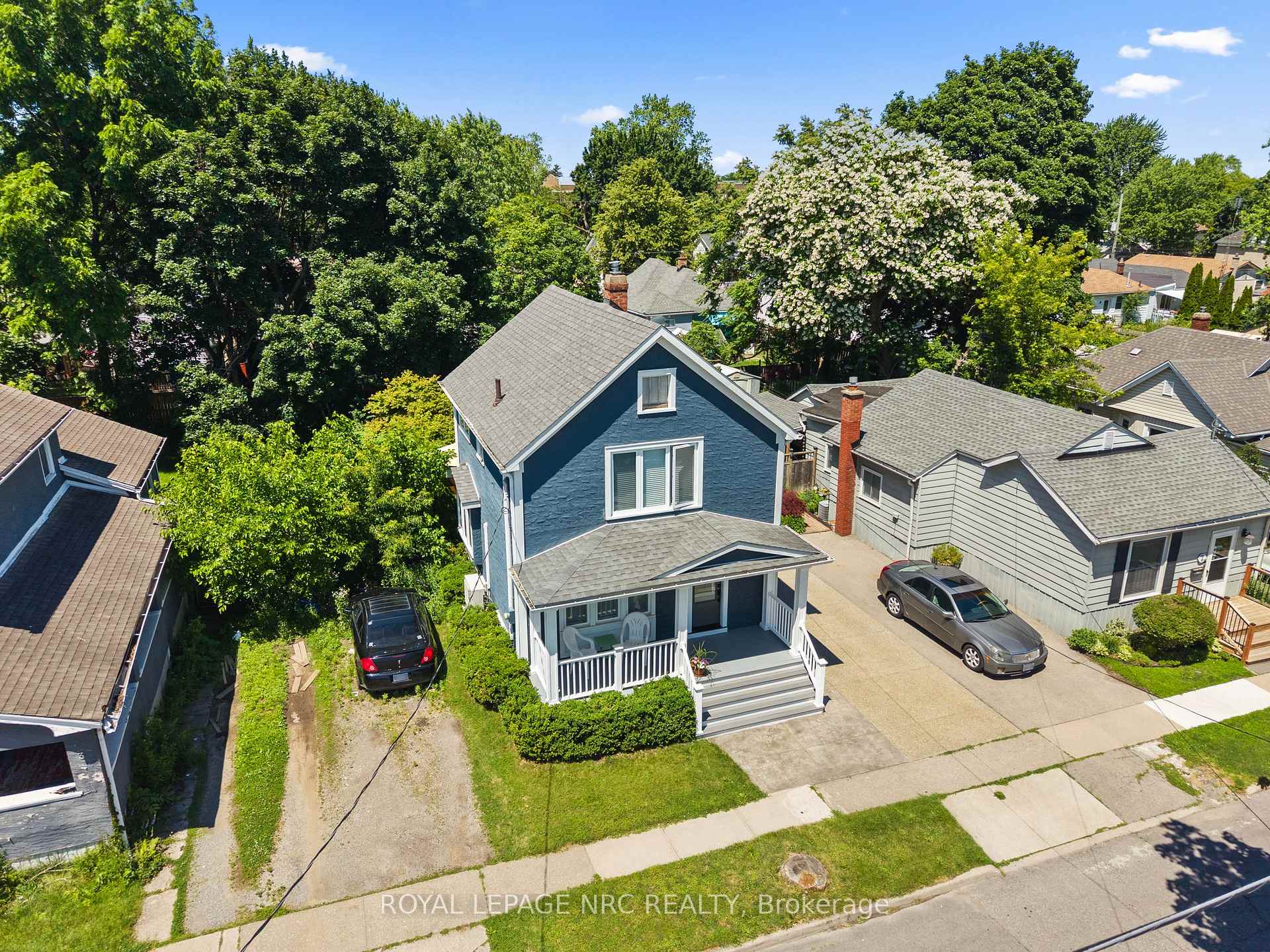 Photo 4 of 5 Greenlaw Place, St. Catharines, Downtown — HOMEH