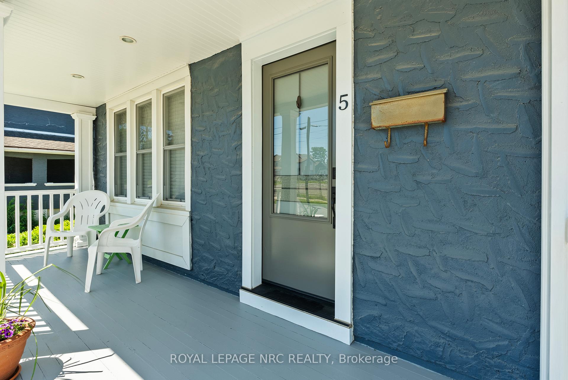 Photo 6 of 5 Greenlaw Place, St. Catharines, Downtown — HOMEH
