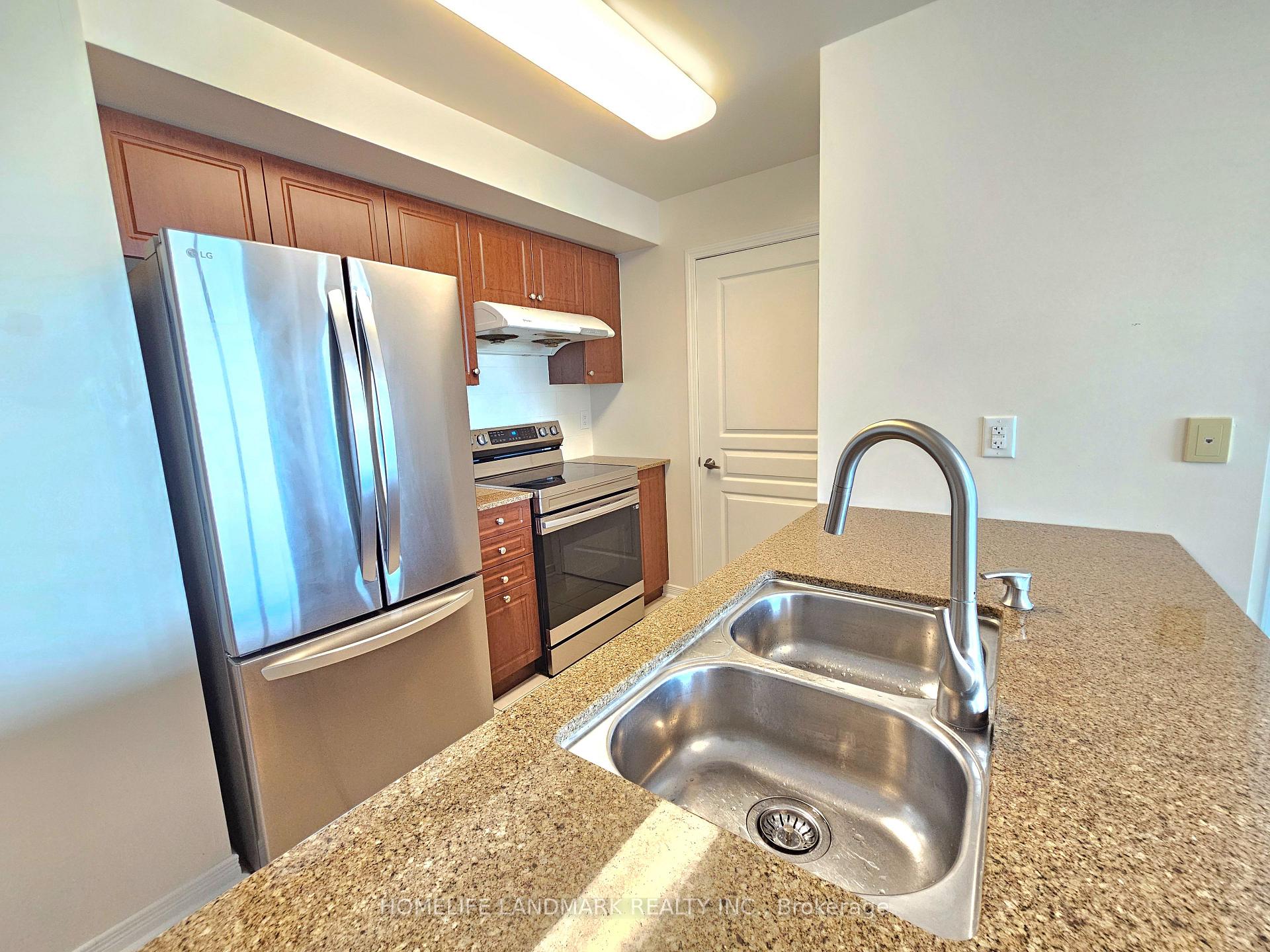 Photo 12 of Unit 812, 503 Beecroft Road, North York, Willowdale West — HOMEH