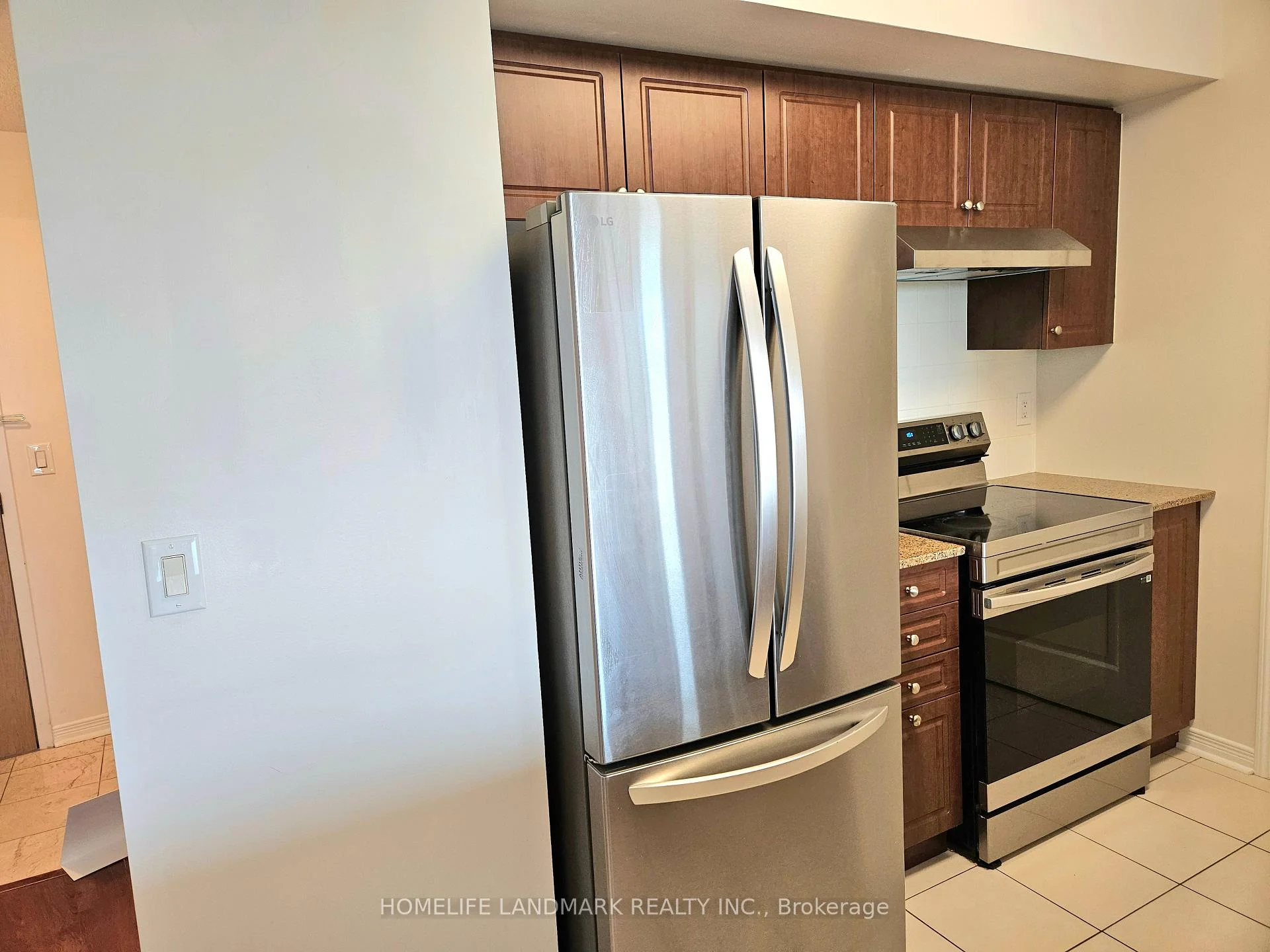 Photo 7 of Unit 812, 503 Beecroft Road, North York, Willowdale West — HOMEH