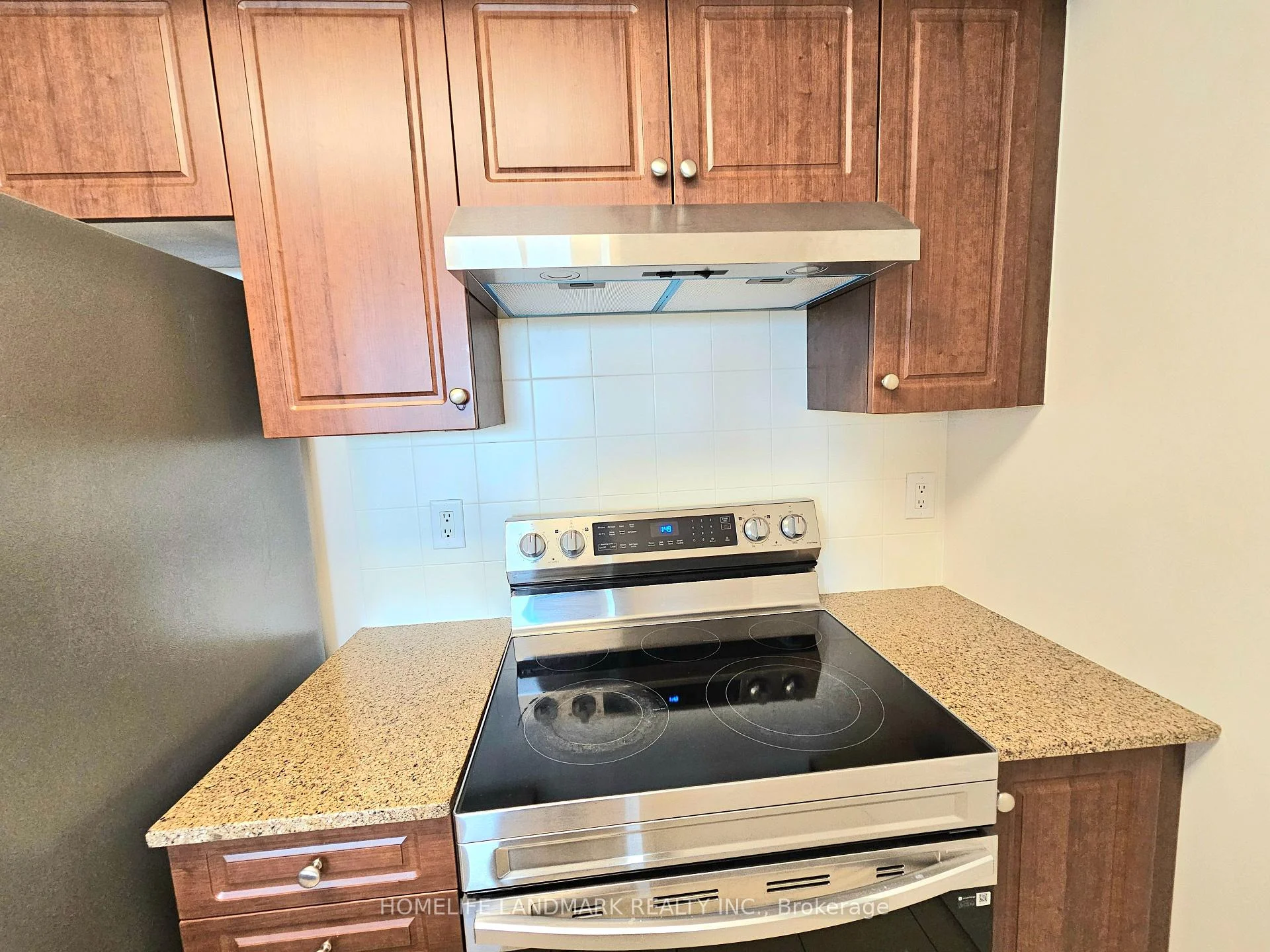 Photo 8 of Unit 812, 503 Beecroft Road, North York, Willowdale West — HOMEH
