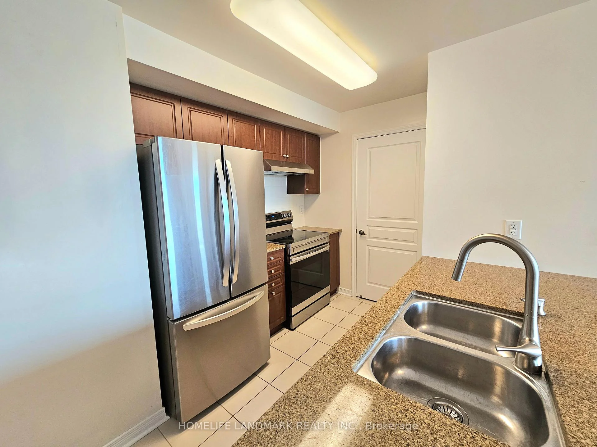 Photo 11 of Unit 812, 503 Beecroft Road, North York, Willowdale West — HOMEH