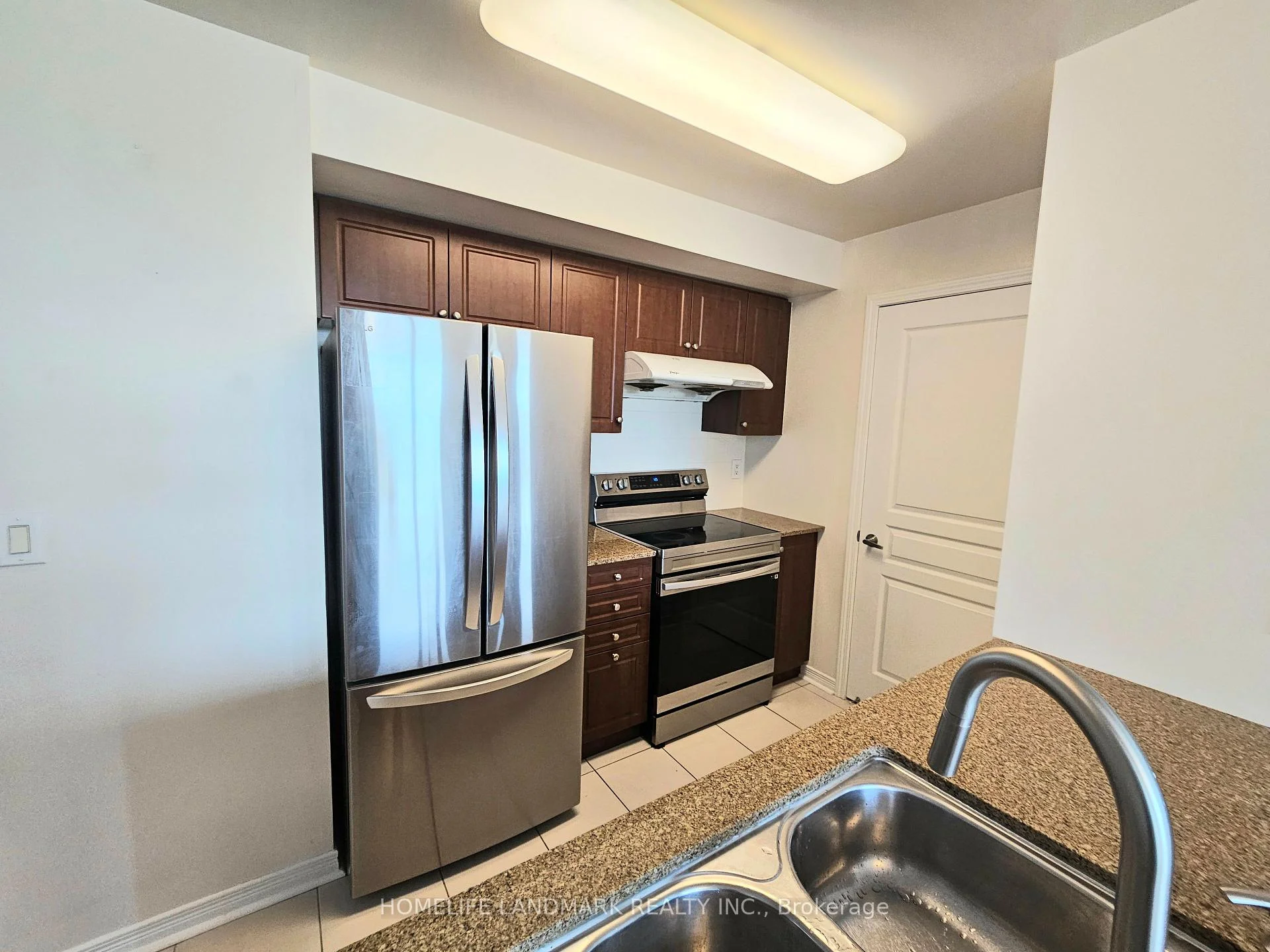Photo 13 of Unit 812, 503 Beecroft Road, North York, Willowdale West — HOMEH