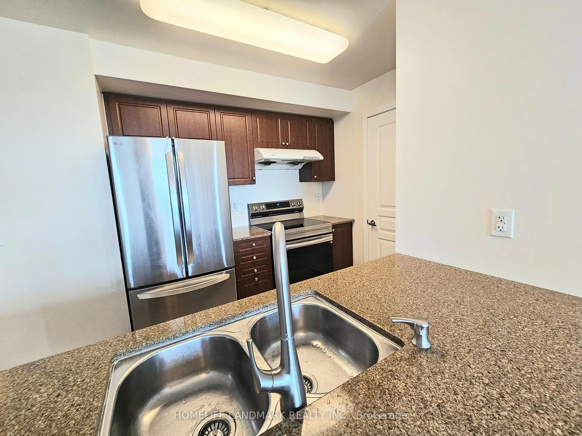 Photo 18 of Unit 812, 503 Beecroft Road, North York, Willowdale West — HOMEH