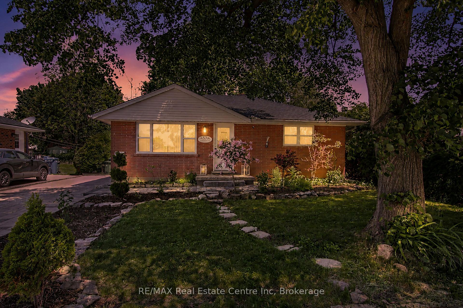 Photo 3 of 57 Vancouver Drive, Guelph, St. George's — HOMEH