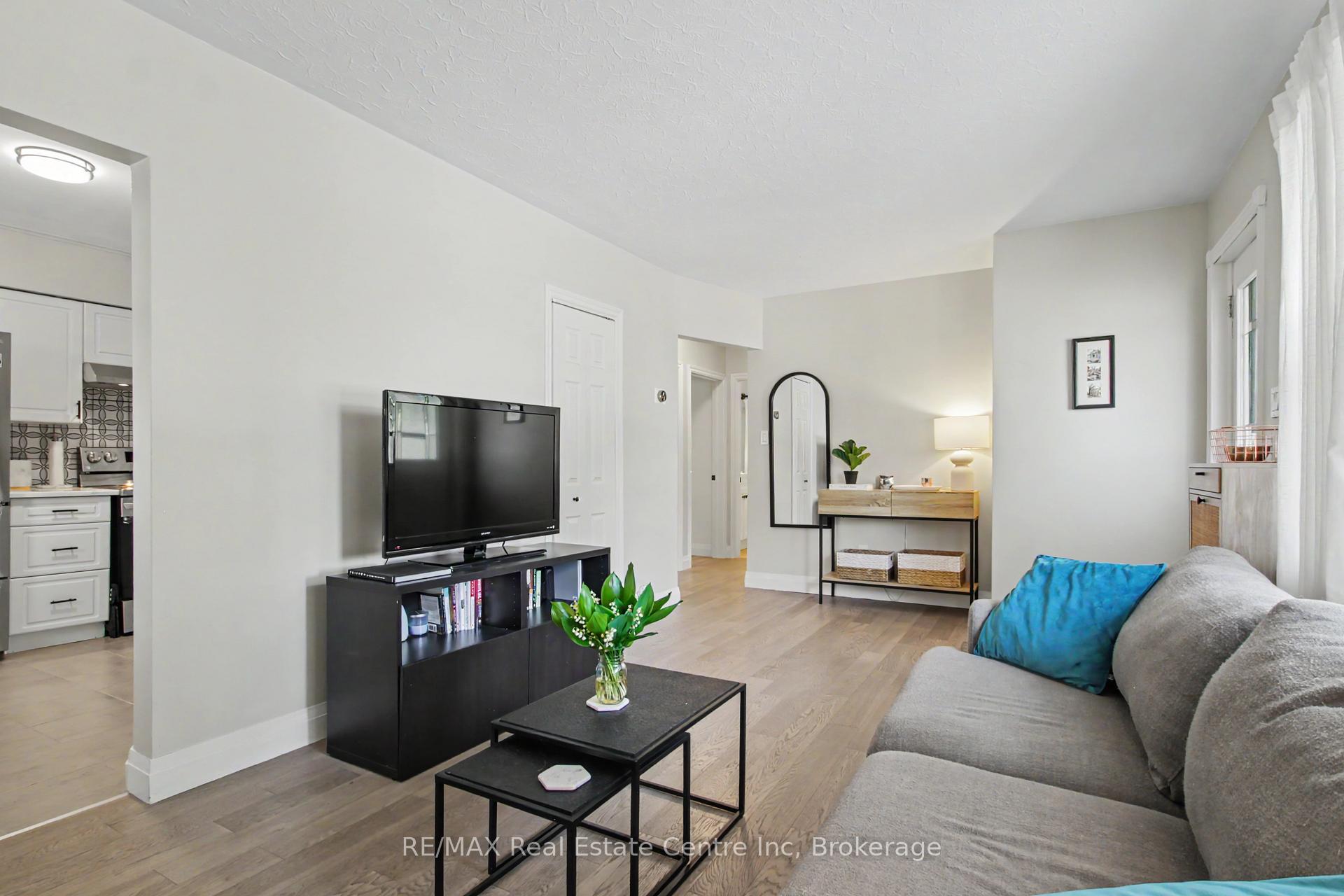 Photo 6 of 57 Vancouver Drive, Guelph, St. George's — HOMEH