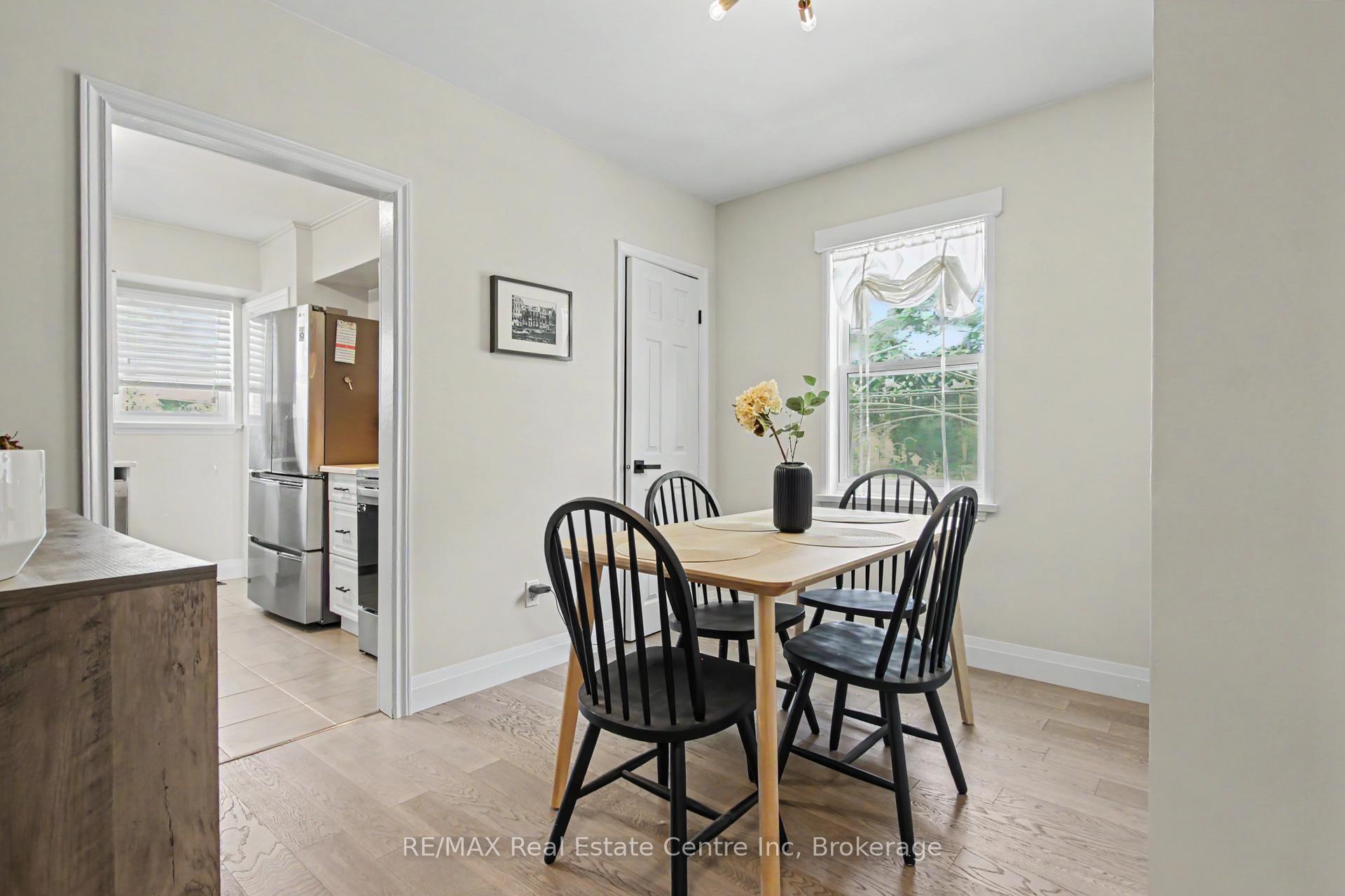 Photo 8 of 57 Vancouver Drive, Guelph, St. George's — HOMEH