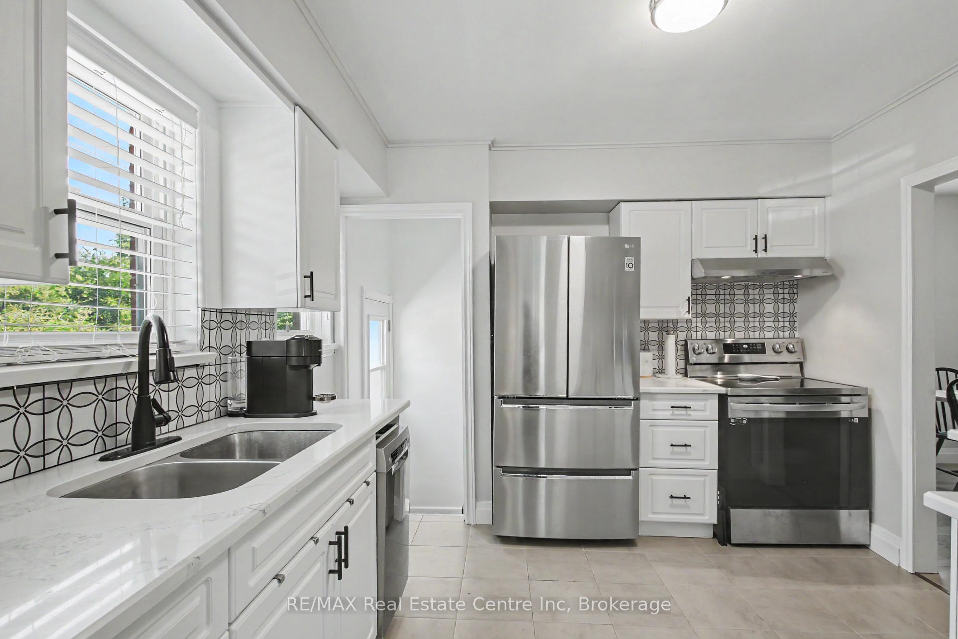 Photo 9 of 57 Vancouver Drive, Guelph, St. George's — HOMEH