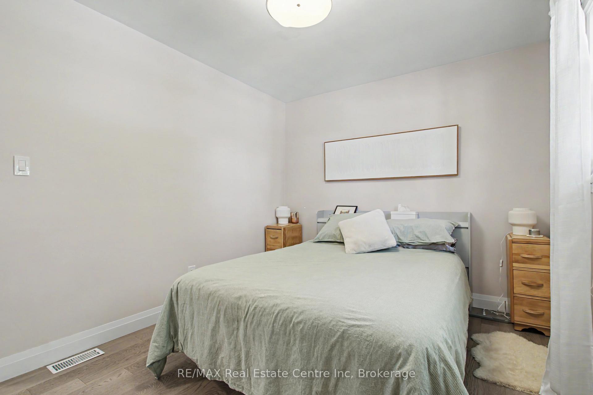 Photo 13 of 57 Vancouver Drive, Guelph, St. George's — HOMEH