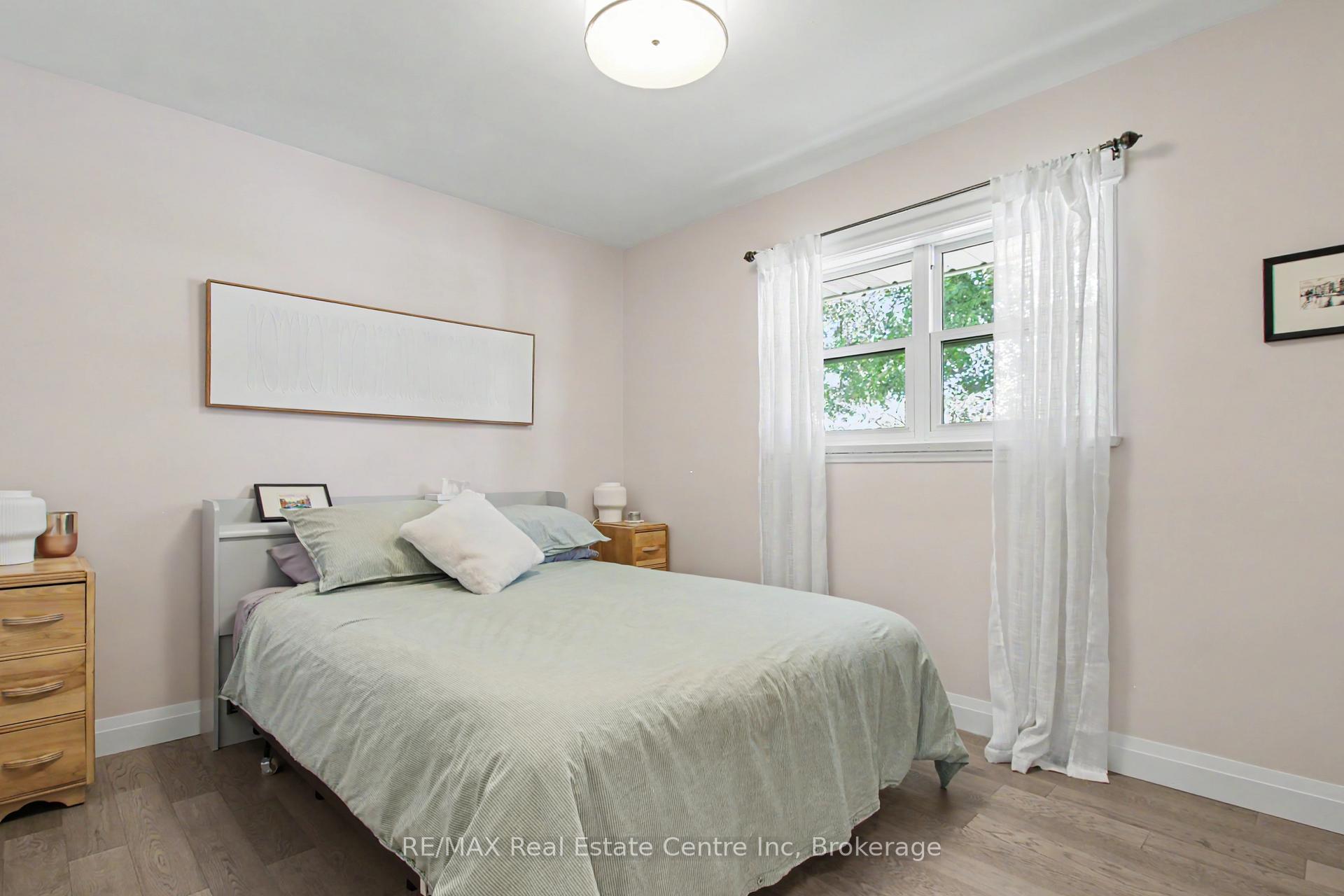 Photo 14 of 57 Vancouver Drive, Guelph, St. George's — HOMEH