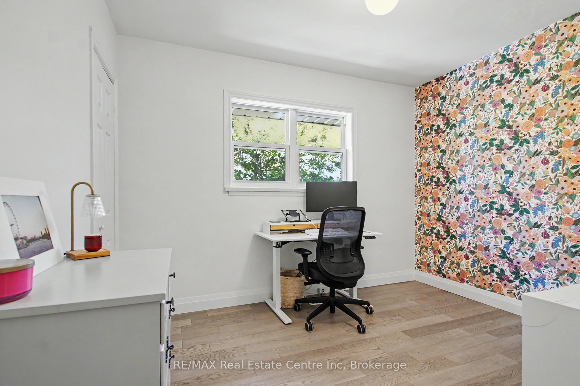 Photo 16 of 57 Vancouver Drive, Guelph, St. George's — HOMEH