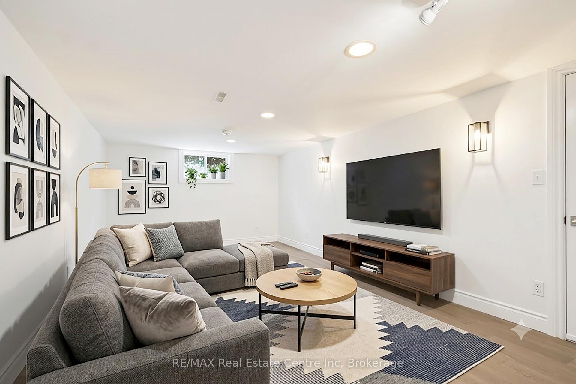 Photo 18 of 57 Vancouver Drive, Guelph, St. George's — HOMEH