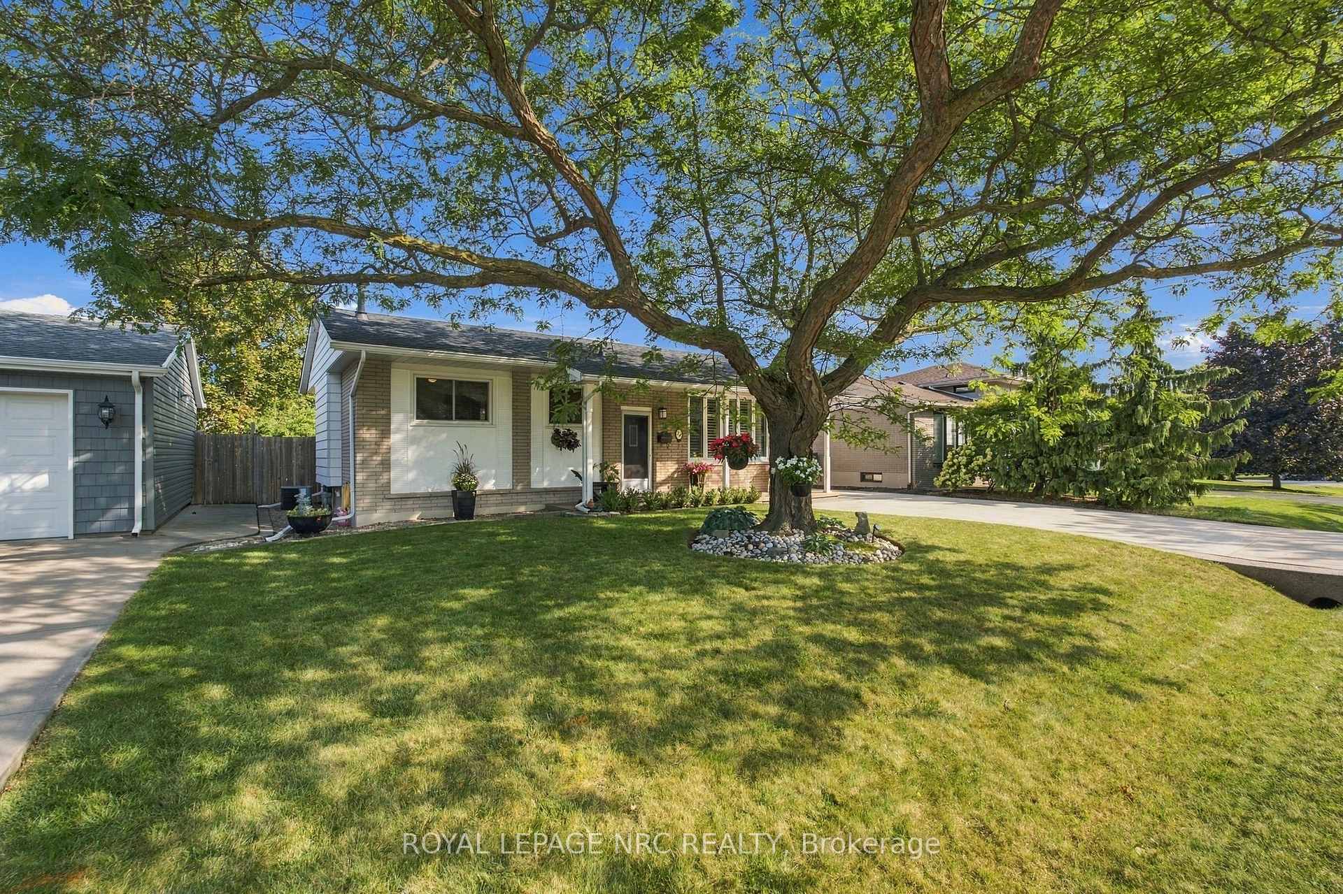 Photo 3 of 37 Viking Drive, Grimsby, Grimsby West — HOMEH