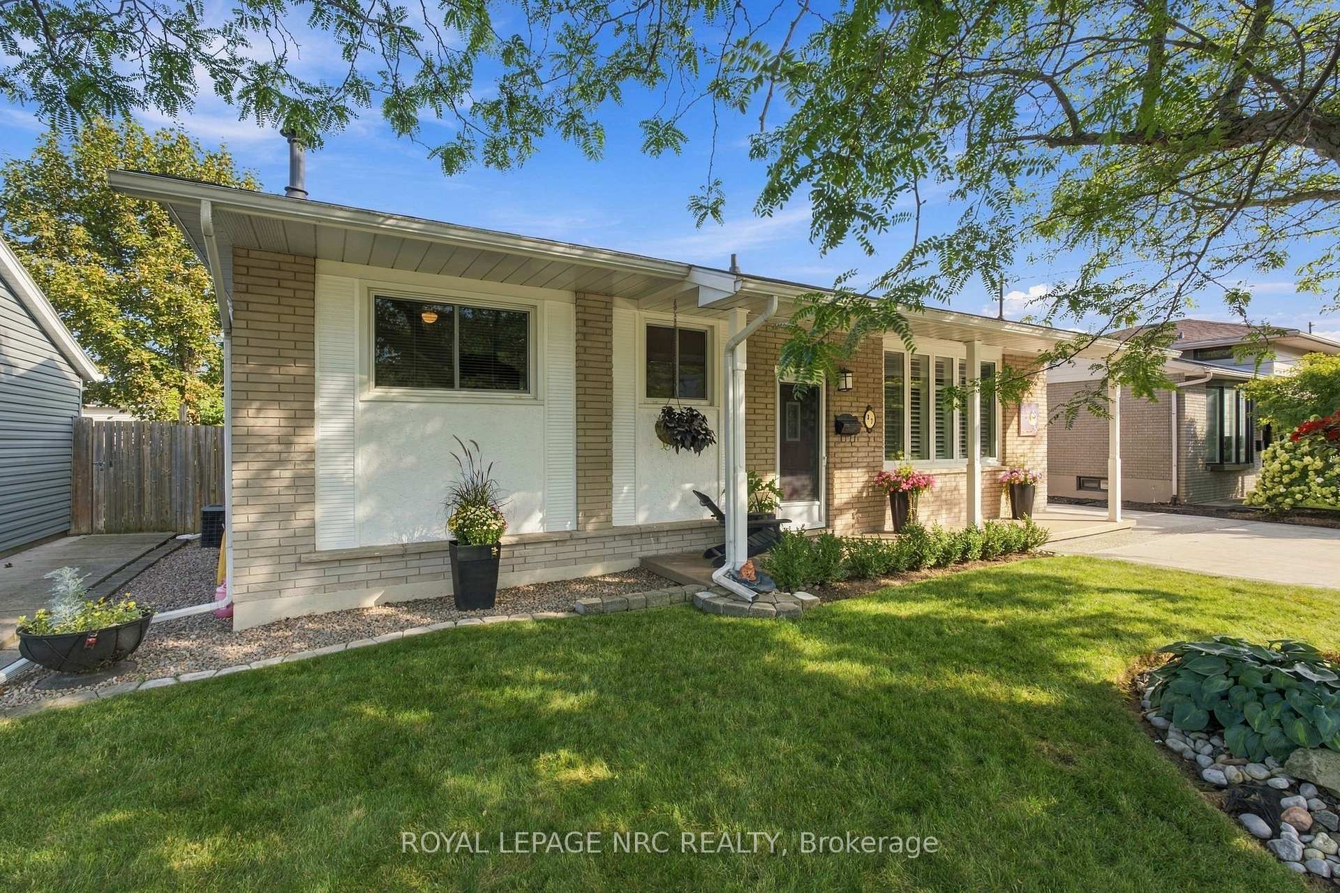 Photo 4 of 37 Viking Drive, Grimsby, Grimsby West — HOMEH