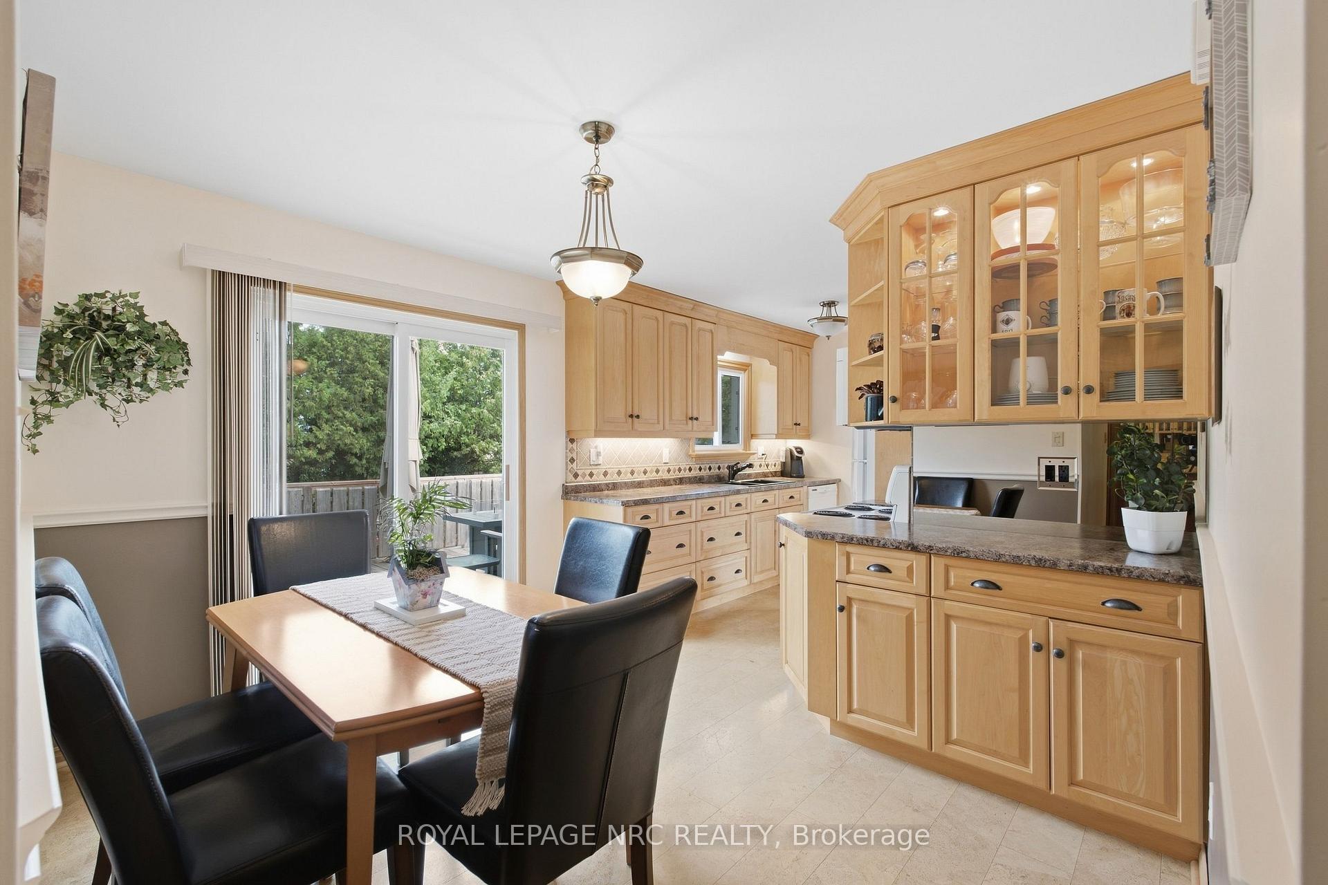 Photo 10 of 37 Viking Drive, Grimsby, Grimsby West — HOMEH