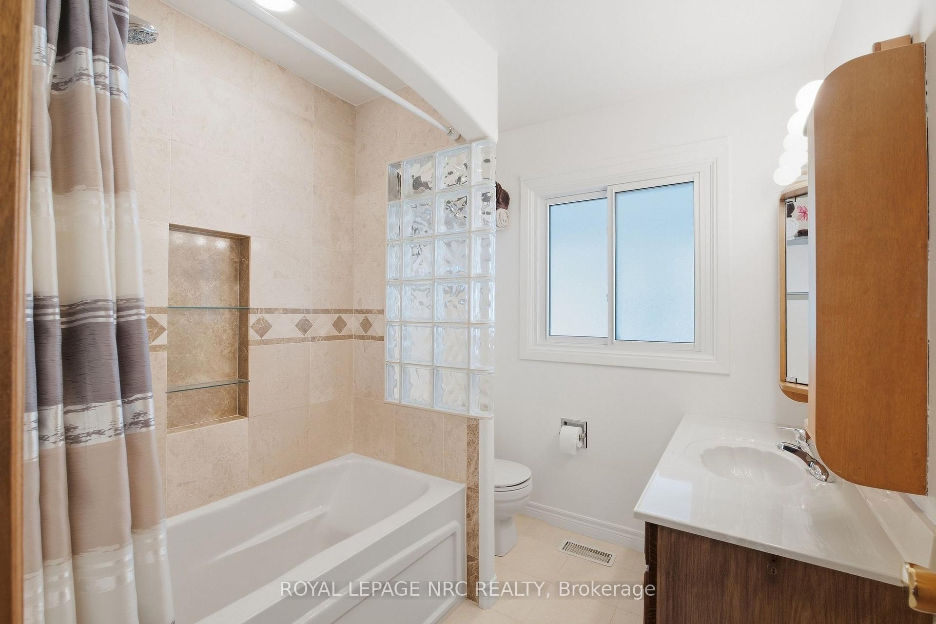 Photo 16 of 37 Viking Drive, Grimsby, Grimsby West — HOMEH