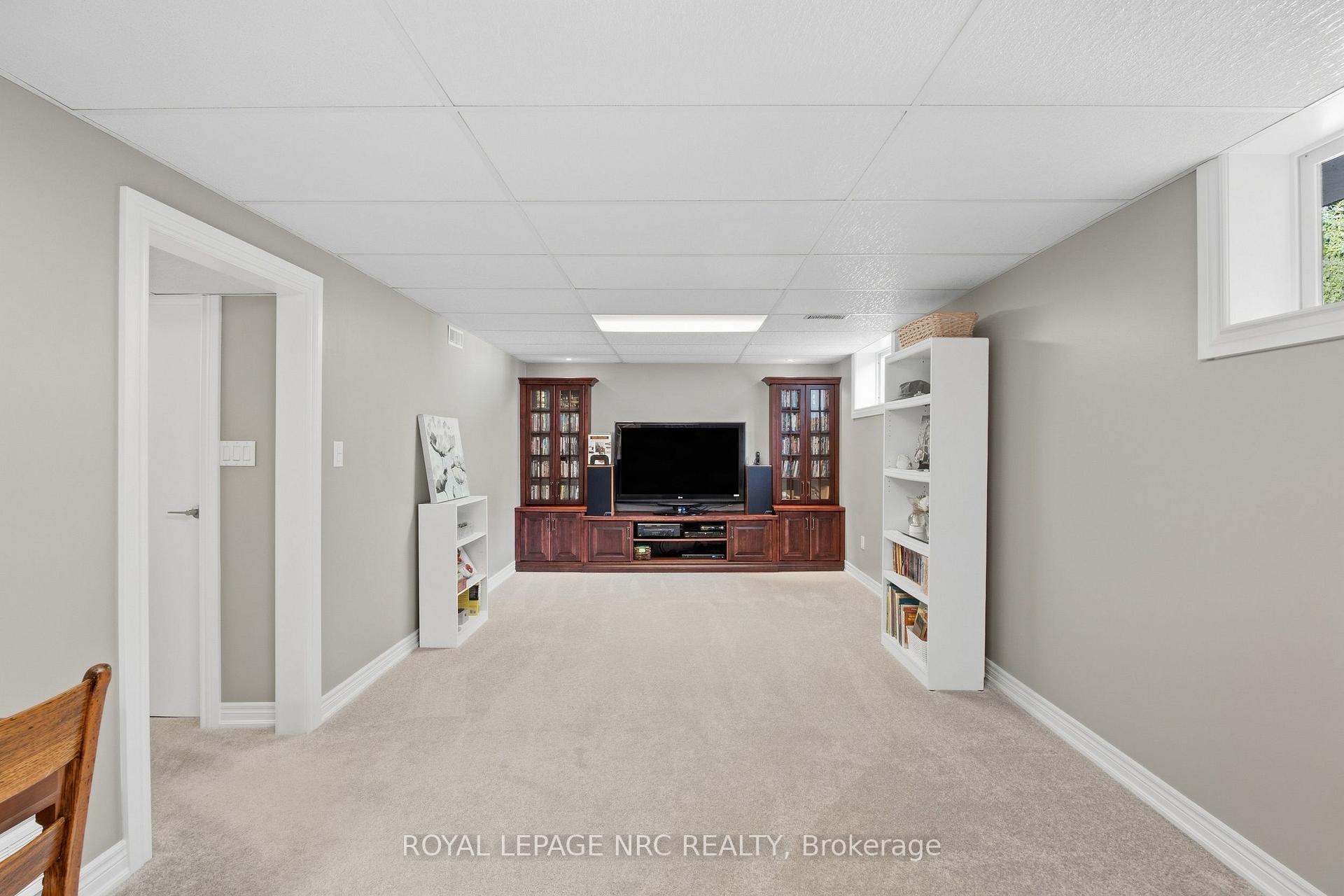 Photo 18 of 37 Viking Drive, Grimsby, Grimsby West — HOMEH
