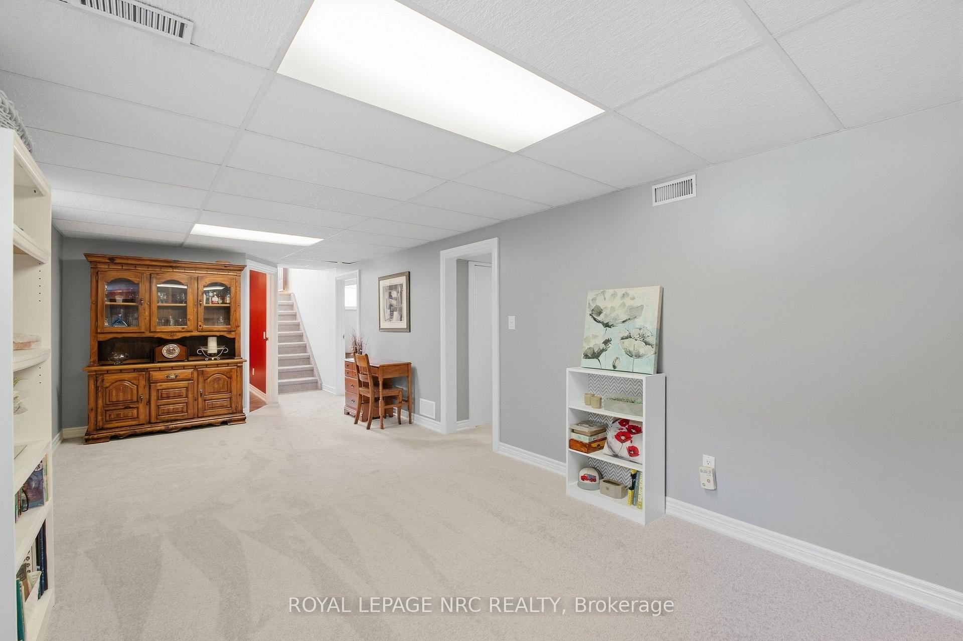 Photo 19 of 37 Viking Drive, Grimsby, Grimsby West — HOMEH